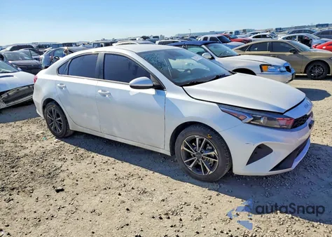 2022 Kia Forte Fe z USA, uszkodzony, nr VIN 3KPF24AD9NE433280